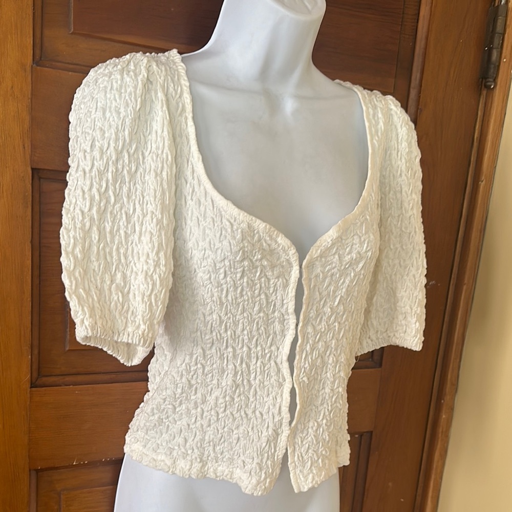 Q2• White Textured Women's Top